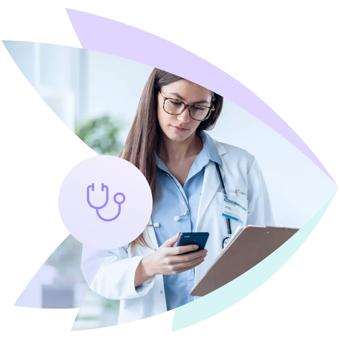 Professionnelle de sant&eacute; recevant une r&eacute;ponse patient par SMS