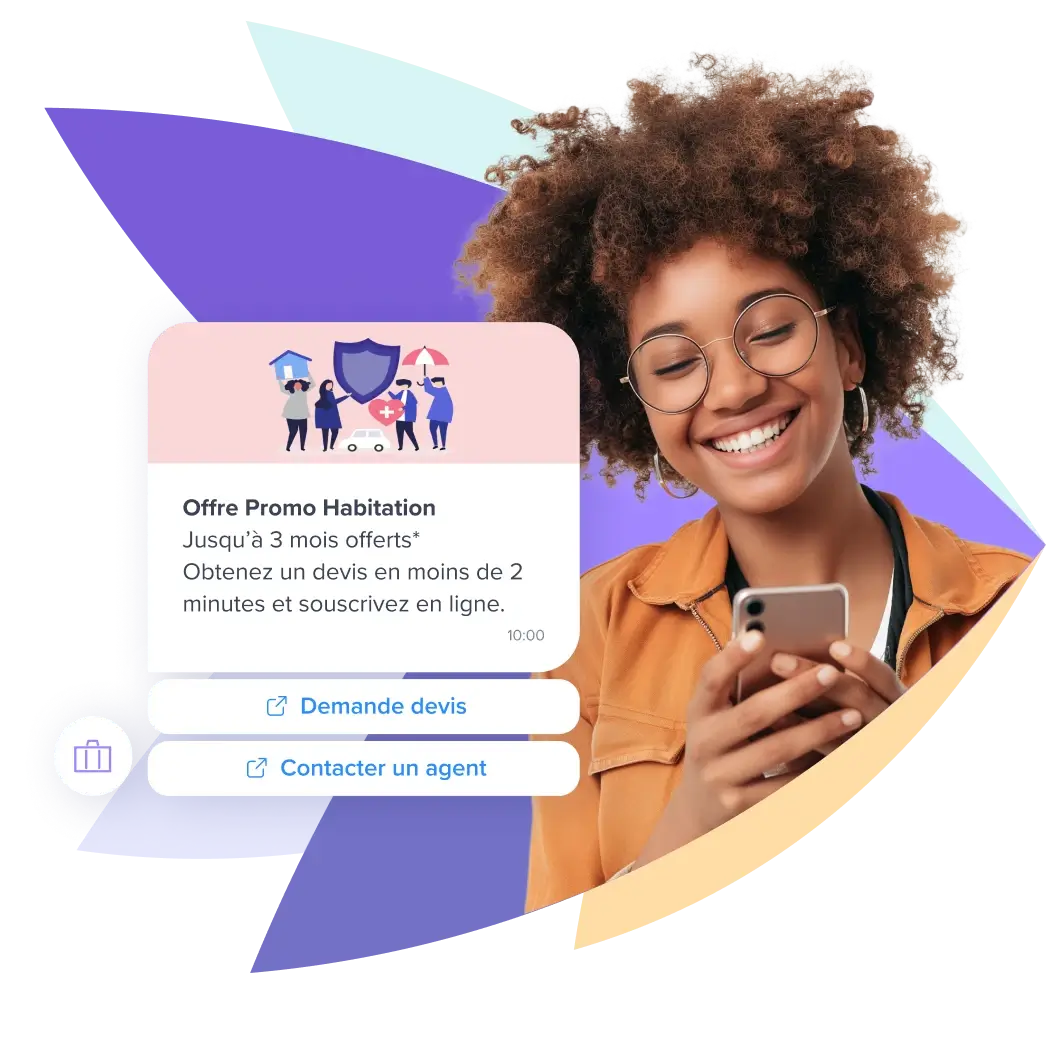 Femme recevant un message RCS sur son mobile